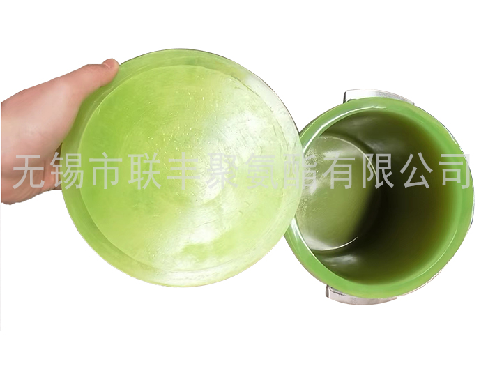聚氨酯球磨罐良好的密封性不僅避免了研磨過程中的雜質(zhì)污染確保了研磨物料的質(zhì)量還提升了整個(gè)研磨系統(tǒng)的安全性